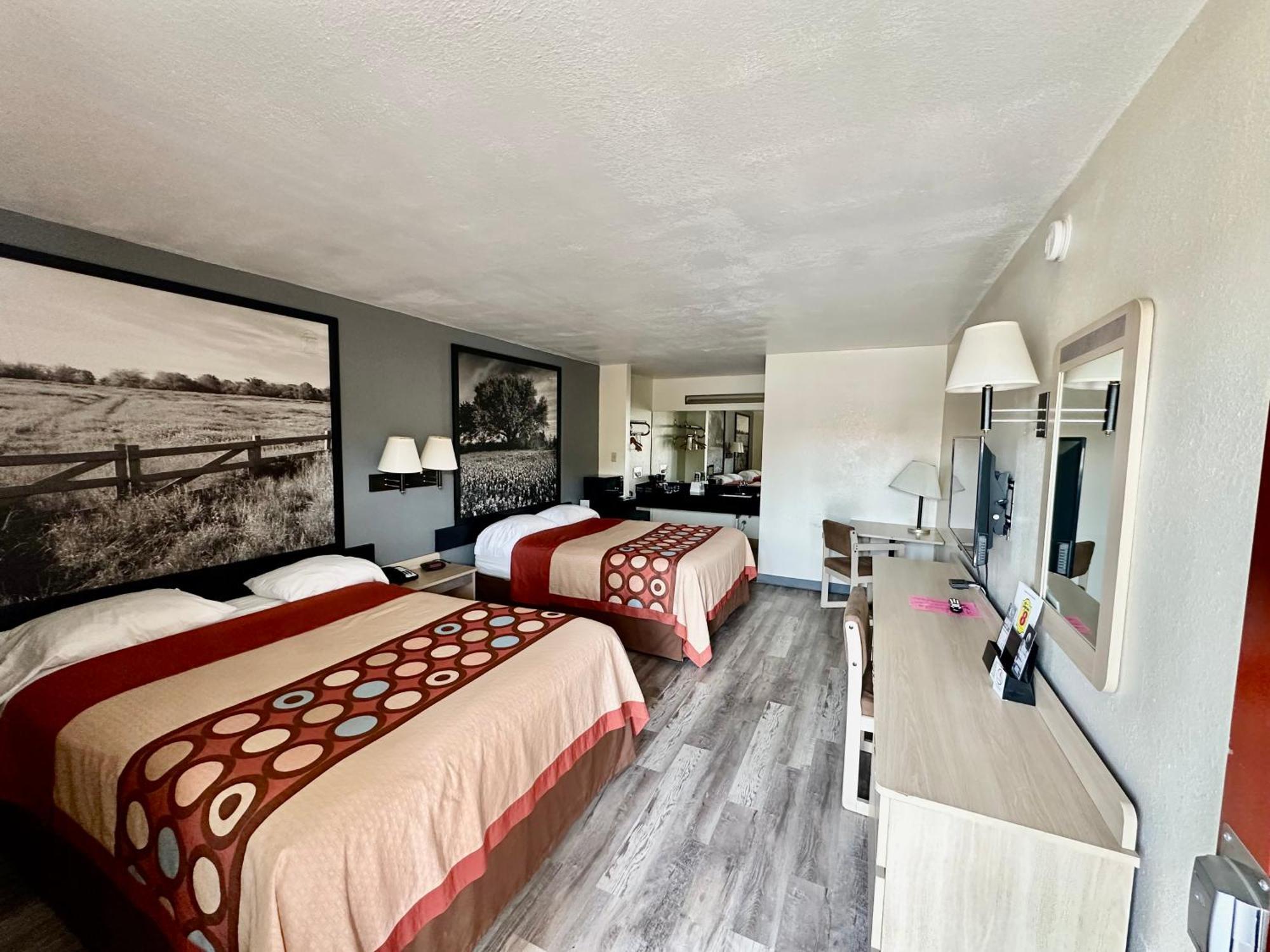 Super 8 By Wyndham Tx Hotel